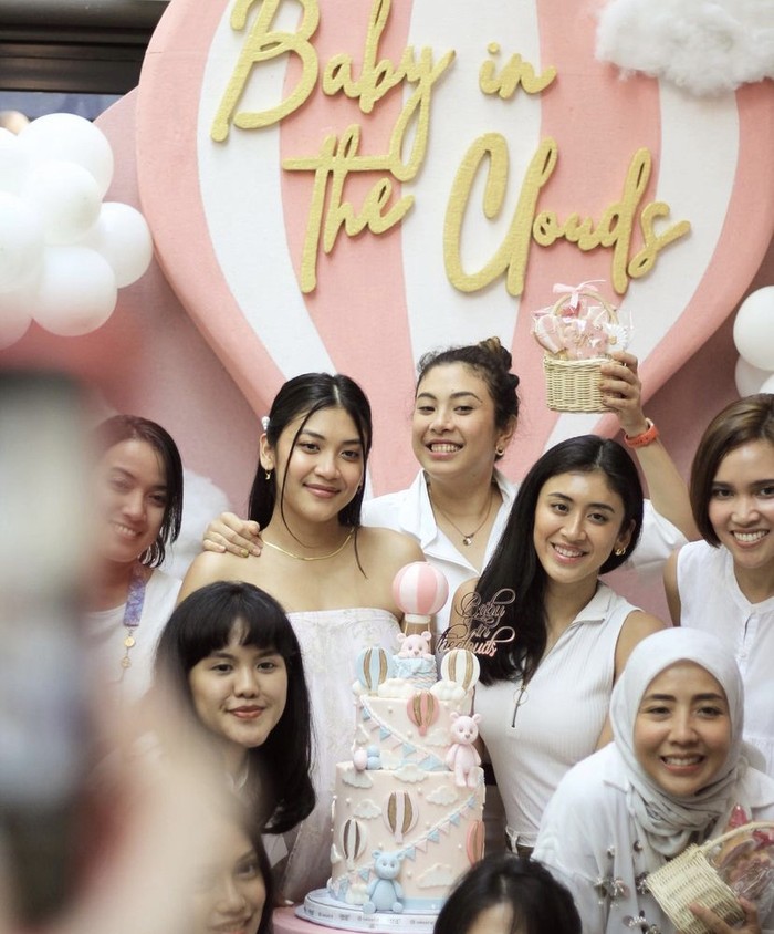 Kulineran Adipati Dolken dan Canti Tachril yang Jadi Orangtua Baru