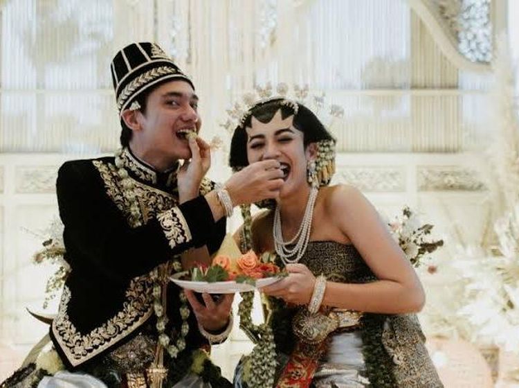 Kulineran Adipati Dolken dan Canti Tachril yang Jadi Orangtua Baru