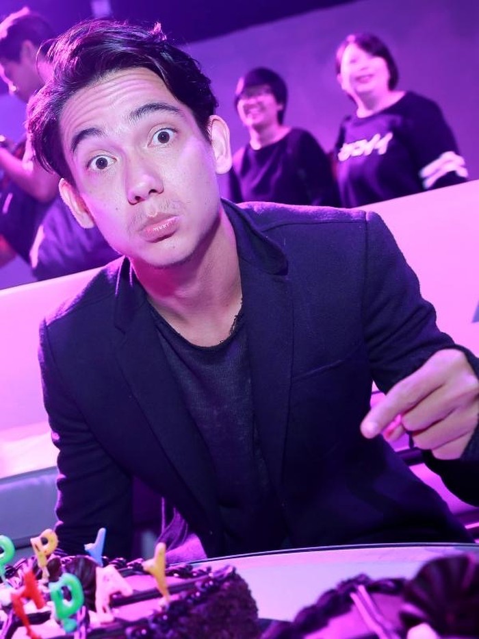 Kulineran Adipati Dolken dan Canti Tachril yang Jadi Orangtua Baru Kulineran Adipati Dolken dan Canti Tachril yang Jadi Orangtua Baru