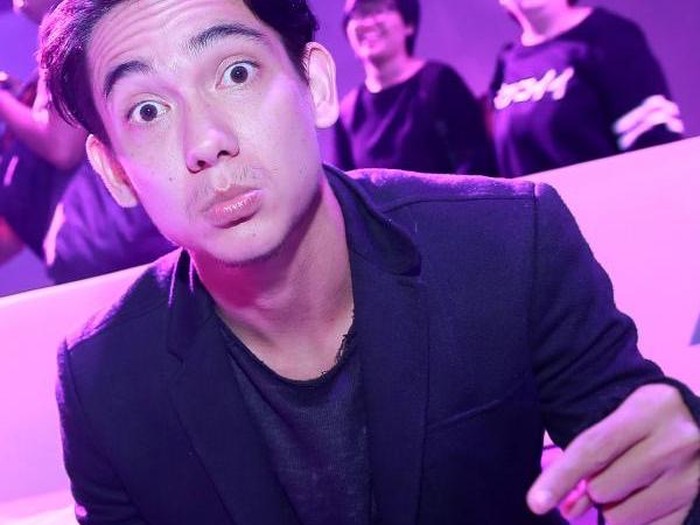 Kulineran Adipati Dolken dan Canti Tachril yang Jadi Orangtua Baru