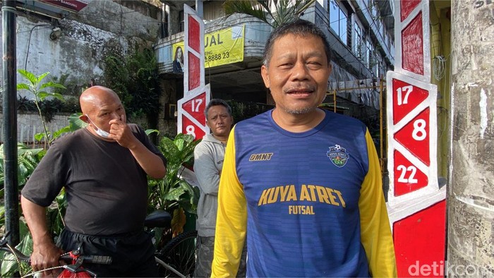 Kusnandar, juru parkir di depan Polsek Astana Anyar