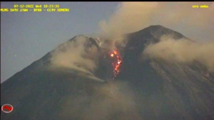 Lava Pijar Gunung Semeru