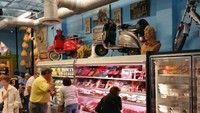 Bahkan mereka juga punya kulkas yang dipenuhi dengan daging mentah dan makanan beku. Foto: onlyinyourstate.com