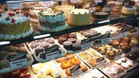 Jika ingin coba makanan manis, mereka juga punya beberapa dessert. Ada kue rasa keju hingga cokelat. Enak ya? Foto: onlyinyourstate.com