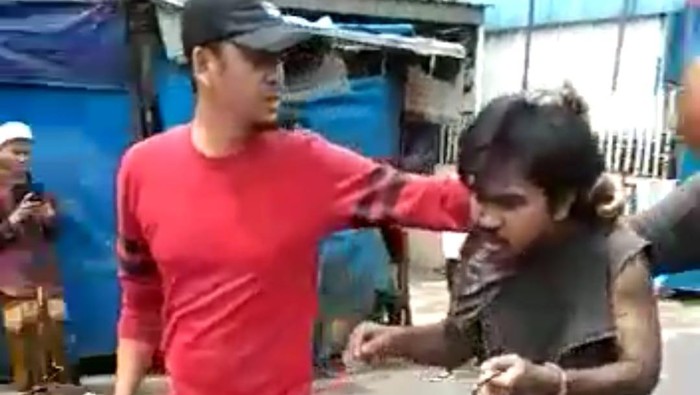 Maling motor di Citeureup, Bogor, mencoba kabur saat dibawa polisi cek TKP.