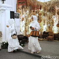 Akad nikah Kaesang dan Erina Gudono akan dilangsungkan pada Sabtu 10 Desember 2022, sementara acara siraman akan berlangsung esok hari, Jumat 9 November 2022.