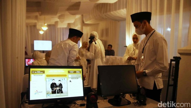 Berbagai persiapan terus dilakukan jelang acara siraman.