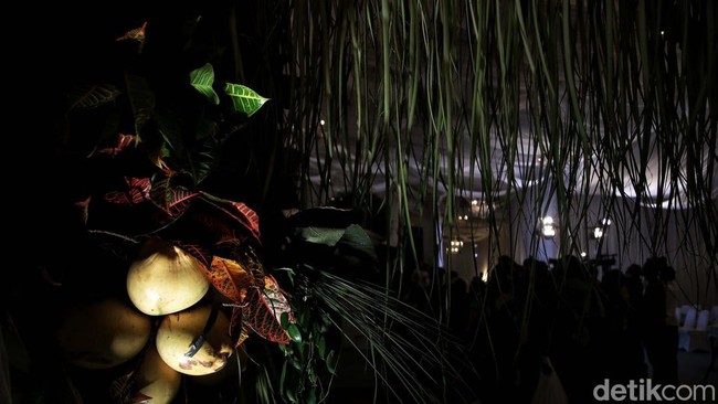 Perlu diketahui Kaesang Pangarep dan Erina Sofia Gudono akan mengikat janji suci pernikahan di Pendopo Royal Ambarrukmo, Depok, Yogyakarta, Sabtu (10/12) mendatang. Setelah ijab kabul, agenda dilanjutkan dengan acara panggih pengantin dan dahar tasyakuran.