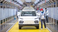 Sejumlah produsen pun terus berlomba menghasilkan mobil listrik dengan harga murah.