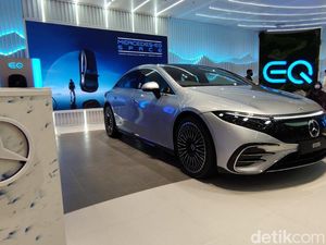 Mantul! Cuma Sekali Cas, Mobil Listrik Mercedes-Benz EQS Bisa Tempuh Jakarta-Surabaya