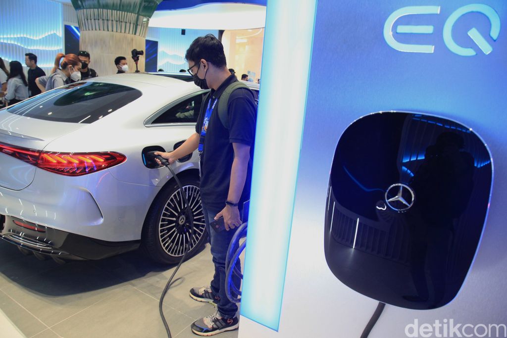 Mobil listrik Mercedes-Benz.