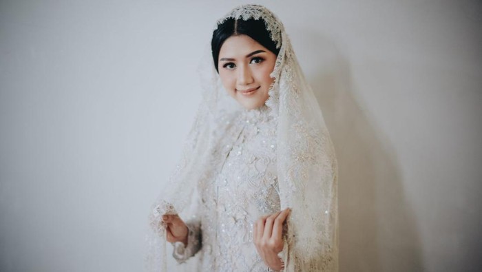 Kaesang dan Erina akan melangsungkan rangkaian acara pengajian di kediamannya masing-masing. Berikut foto-foto suasana persiapan pengajian di kediaman Erina.