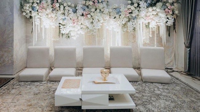 Dekorasi yang dibangun pun berhasil membalut suasana acara semaan Al-Quran dan pengajian menjadi semakin syahdu.