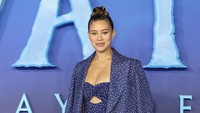 Mantan bintang Love Island, Montana Brown, juga turut hadir di sana dengan jumpsuit dan blazer biru bermotif polkadot. Mike Marsland/WireImage/Mike Marsland