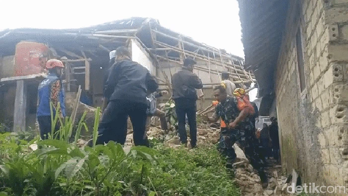Pasca Gempa, 5 Rumah Rusak dan 1 Madrasah Retak di Sukabumi