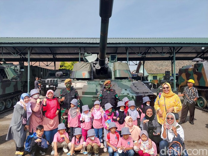 Pemeran alutsista di Cimahi. Pemeran alutsista di Cimahi.