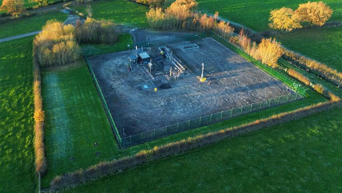 Penampakan Tempat Penyimpanan Gas Bawah Tanah Terbesar di Inggris Sekilas pemandangan dari udara ini seperti tempat permukiman. Tapi ternyata itu merupakan kawasan situs penyimpanan gas Stublach di Northwich, Inggris. Tempat penyimpanan gas Stublach sendiri merupakan situs penyimpanan gas terbesar di Inggris.