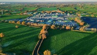 Penampakan dari udara kawasan situs penyimpanan gas Stublach di Northwich, Inggris.
