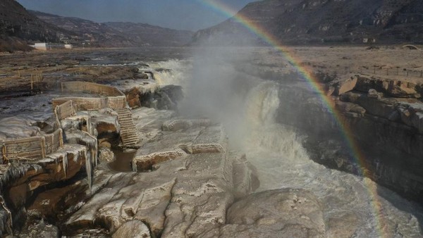 Air terjun Hukou menjadi air terjun terbesar di aliran Sungai Kuning, yang memiliki pemandangan menakjubkan.