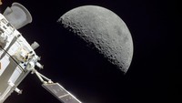 Orion melaksanakan misi besarnya melayang di atas permukaan Bulan pada 5 Desember 2022 lalu, sejak diluncurkan dari Bumi, 16 November 2022. Foto: (Dokumentasi Pesawat Orion-NASA)