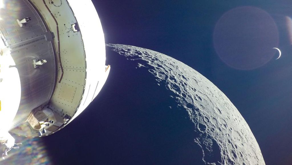 Potret Terdekat Permukaan Bulan dari Pesawat Luar Angkasa Orion