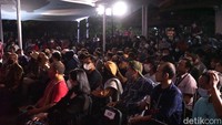 Kegiatan ini juga membuat banyak perhatian masyarakat untuk dapat menyaksikan penampilan para musisi dan gitaris yang tampil dalam konser amal tersebut.