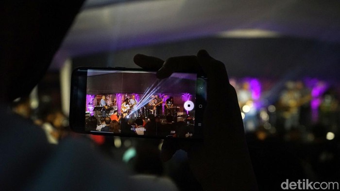 Puluhan Gitaris Tanah Air Gelar Konser Amal untuk Korban Gempa Cianjur Puluhan gitaris tanah air berkumpul untuk mengadakan konser amal bertajuk 'Gitaris untuk Negeri'. Aksi ini dilakukan untuk membantu korban gempa di Cianjur.