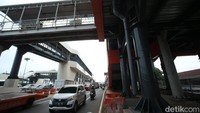Diketahui halte ini menjadi titik integrasi seperti LRT, KRL dan TransJakarta. Diketahui halte ini menjadi titik integrasi seperti LRT, KRL dan TransJakarta.