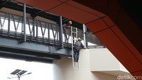 Untuk diketahui, tarif maksimum integrasi TransJakarta, KRL, dan LRT sebesar Rp 10 ribu. Untuk pengguna layanan integrasi ini, penumpang wajib melakukan tap in dan tap out. Untuk diketahui, tarif maksimum integrasi TransJakarta, KRL, dan LRT sebesar Rp 10 ribu. Untuk pengguna layanan integrasi ini, penumpang wajib melakukan tap in dan tap out.