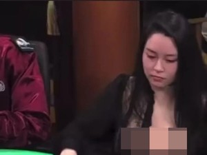 Viral Pemain Poker Pakai Payudara Palsu untuk Mengecoh Lawan, Kini Minta Maaf