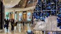 Menjelang Natal dan Tahun Baru 2023, pusat perbelanjaan memeriahkan suasana dengan nuansa Natal.  