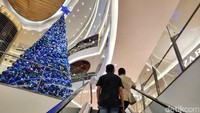 Dengan adanya pernak-pernik ini, suasana natal jadi makin terasa.