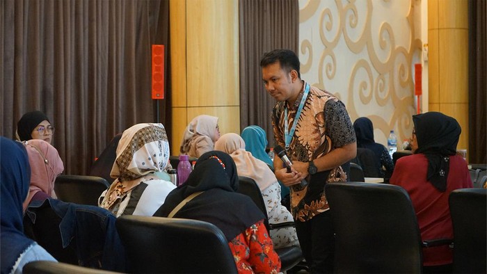 Fakultas Ilmu Administrasi Universitas Indonesia (FIA UI) bersama Permodalan Nasional Madani (PNM) melakukan pendampingan bagi para pemilik UMKM di Kota Depok dalam acara Pengabdian Masyarakat (Pengmas) untuk UMKM Depok.