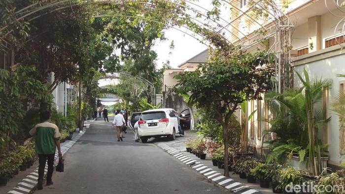 Suasana di kediaman Presiden Jokowi di Sumber, Banjarsari, Solo. jelang pengajian pernikahan Kaesang. Kamis (8/12/2022) sore.