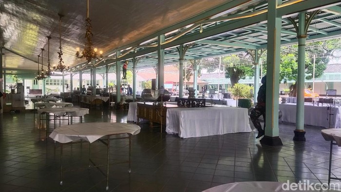 Suasana persiapan di Puro Mangkunegaran jelang Tasyakuran Pernikahan Kaesang dan Erina, Kamis (8/12/2022).