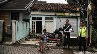 TNI dan polisi juga sudah disiagakan di sekitar rumah Erina.