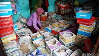 Makanan untuk para tamu juga sudah disiapkan di kediaman Erina.
