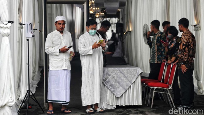Suasana Rumah Calon Istri Kaesang Jelang Pengajian Jelang pernikahan, Erina Sofia Gudono akan menggelar semaan Al-Qur'an dan pengajian di rumahnya Purwosari, Sleman, DIY. Begini suasana jelang rangkaian acara tersebut.