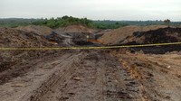 Kini, Ismail Bolong pun sudah ditahan. Terlihat lokasi tambang ini juga diberi garis polisi.