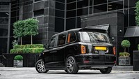 Buritan belakang London Taxi TX5 garapan kahn design. Foto: Kahn Design