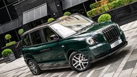 Kahn Design merilis modifikasi London Taxi TX5 dengna konsep Farelady. Jadi mobil dibuat lebih elegan dan mewah. Foto: Kahn Design