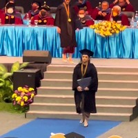 Melalui keterangan di unggahan Mulan Jameela diketahui jika Tiara mengambil jurusan Event Management di universitas tersebut. Kini nama sang putri pun resmi mendapat gelar menjadi Tiara Savitri S.Par. Foto: Instagram