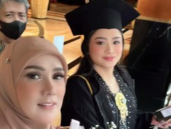 7 Momen Wisuda Tiara Savitri Putri Mulan Jameela, Cantik Pakai Kebaya & Toga