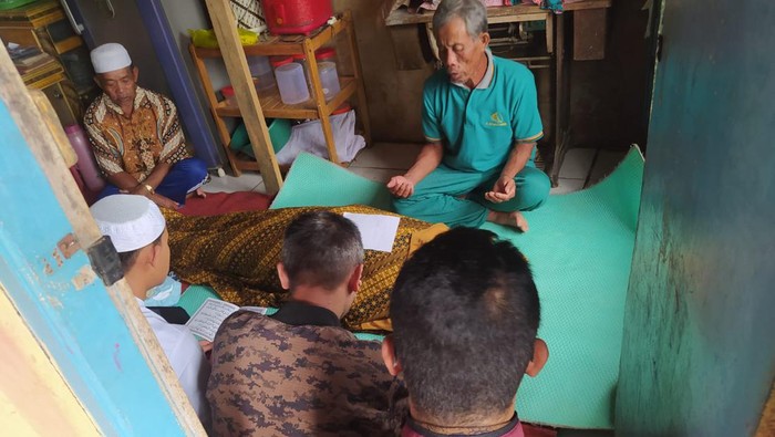 Warga Cianjur asal Desa Sukatani, Kecamatan Pacet meninggal usai gempa sukabumi.