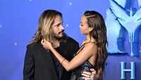 Pemeran Neytiri itu pun turut mengajak sang suami, Marco Perego. WireImage/Karwai Tang
