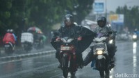 Jokowi meminta semua pihak menyiapkan segala antisipasi dan mitigasi terhadap bencana yang ada. Dia pun meminta agar bantuan disegerakan terhadap wilayah terdampak bencana.