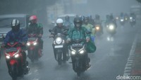 Selain itu, Jokowi meminta agar rekonstruksi wilayah terdampak bencana disegerakan jika keadaan sudah memungkinkan.