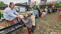 Penjualan ini dilakukan oleh donatur tiap hari Jumat dengan jumlah total 500 boks.  