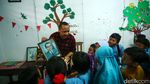 Beri Semangat Siswa, Giring Nyanyi di SDN Pocin 1 Depok