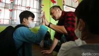 Seperti diketahui, Pemkot Depok membatasi kegiatan belajar mengajar di SDN Pocin 1 hingga hari ini. Siswa SDN Pocin 1 dipaksa angkat kaki pada pekan selanjutnya.
